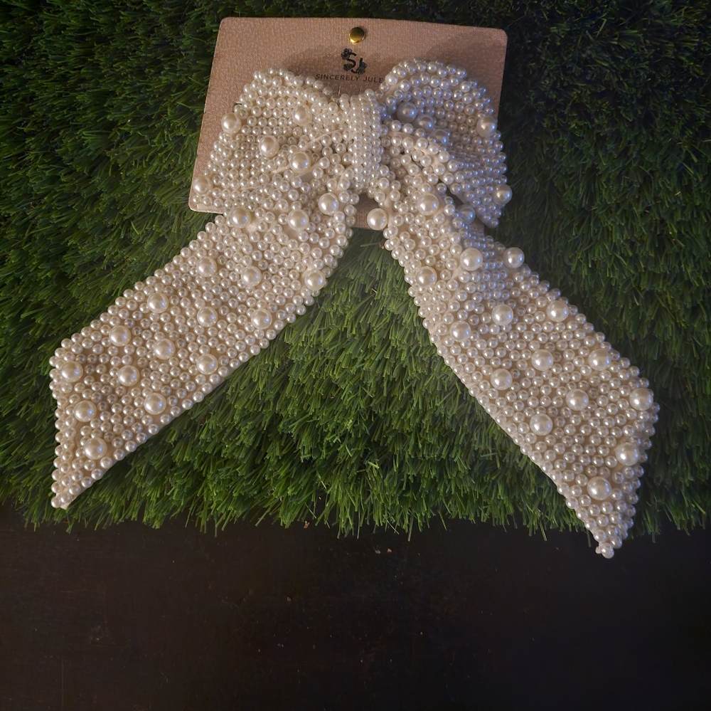 Sincerely Jules Pearl Beaded Bow Hair Clip in Ivory